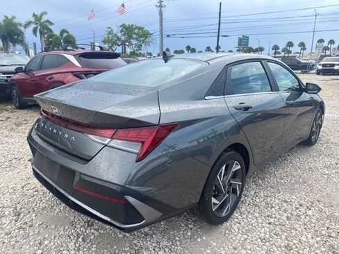 Used 2025 Hyundai Elantra SEL FWD image 6
