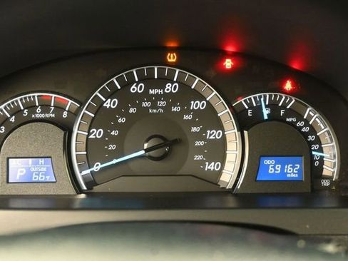 Used 2012 Toyota Camry SE FWD image 19