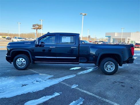 Used 2024 Chevrolet Silverado 3500 High Country w/ Technology Package image 4