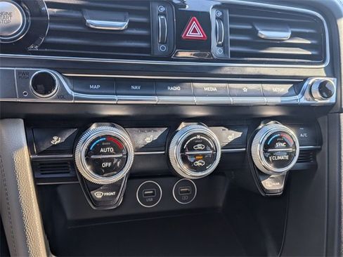 Used 2022 Genesis G70 3.3T image 20