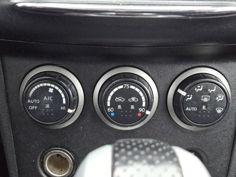 Used 2012 Nissan Rogue SL image 27