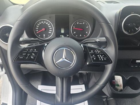 Used 2025 Mercedes-Benz Sprinter 2500 image 12