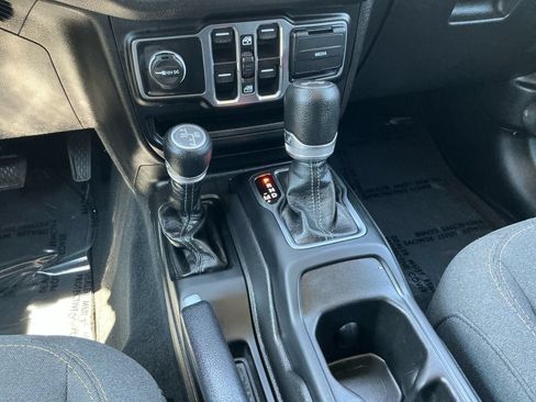 Used 2024 Jeep Wrangler Unlimited w/ Convenience Group AWD/4WD image 12