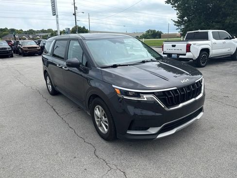 Used 2023 Kia Carnival LX FWD image 2