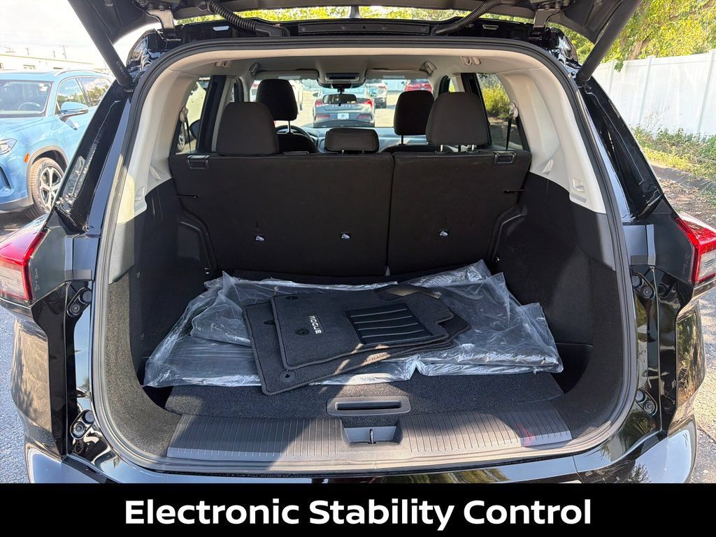 Certified 2026 Nissan Rogue SV FWD image 40