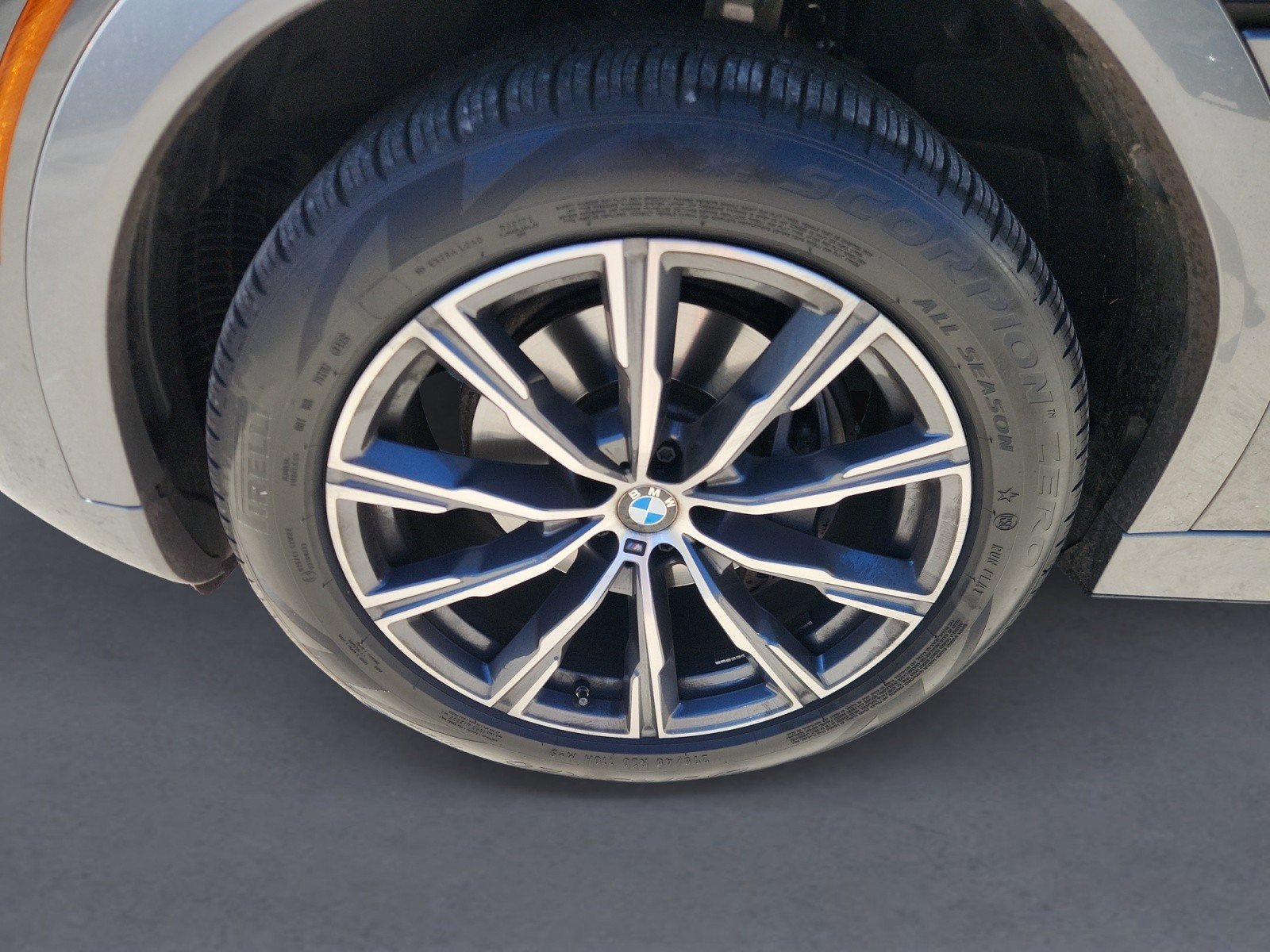 Used 2026 BMW X6 xDrive40i w/ Climate Comfort Package AWD/4WD image 8