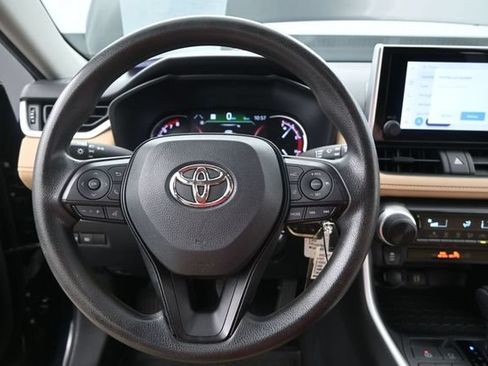 Used 2023 Toyota RAV4 LE FWD image 7