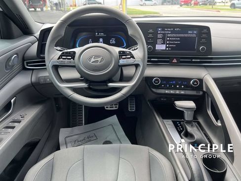 Used 2025 Hyundai Elantra Sport FWD image 27