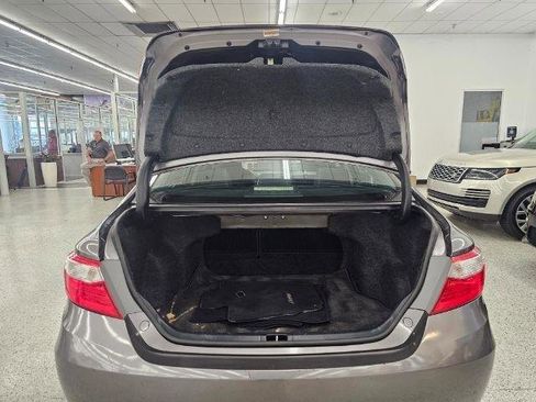 Used 2016 Toyota Camry SE w/ Moonroof Package FWD image 35