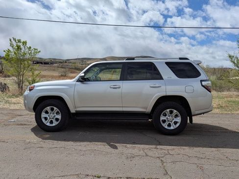 Used 2022 Toyota 4Runner SR5 image 9