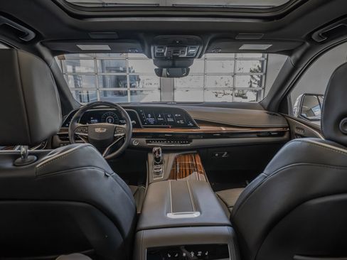 Used 2024 Cadillac Escalade Premium Luxury AWD/4WD image 27