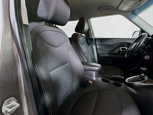 Used 2016 Kia Soul + image 27