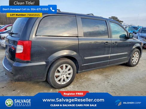 Used 2014 Chrysler Town & Country Touring image 4