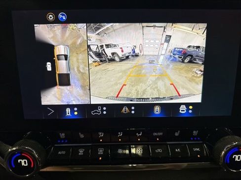 Used 2025 Chevrolet Colorado Z71 w/ Technology Package AWD/4WD image 14