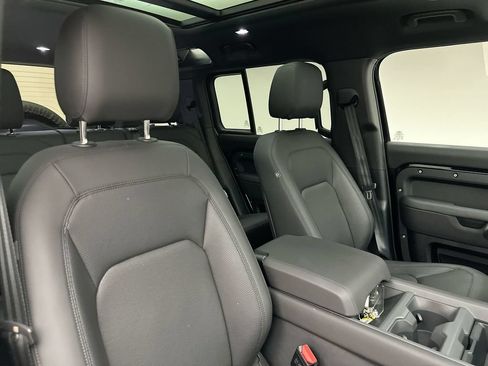 Certified 2025 Land Rover Defender 110 X-Dynamic SE AWD/4WD image 6