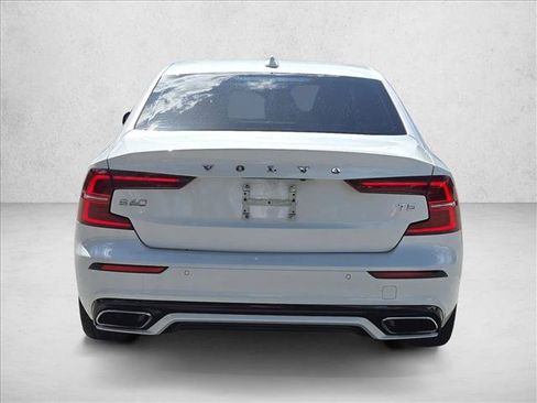 Used 2021 Volvo S60 T5 Momentum w/ Premium Package FWD image 6