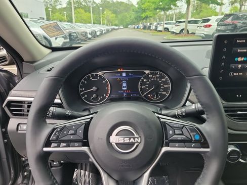 Used 2025 Nissan Altima 2.5 SL FWD image 22