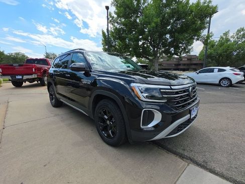 Used 2024 Volkswagen Atlas Peak Edition SE AWD/4WD image 7
