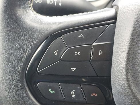 Used 2020 Chrysler Pacifica Touring-L image 22