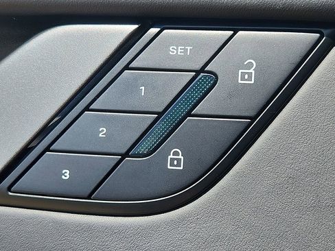 Certified 2025 Porsche 911 Carrera image 23