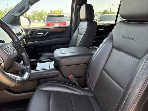 Used 2025 GMC Yukon Denali AWD/4WD image 5