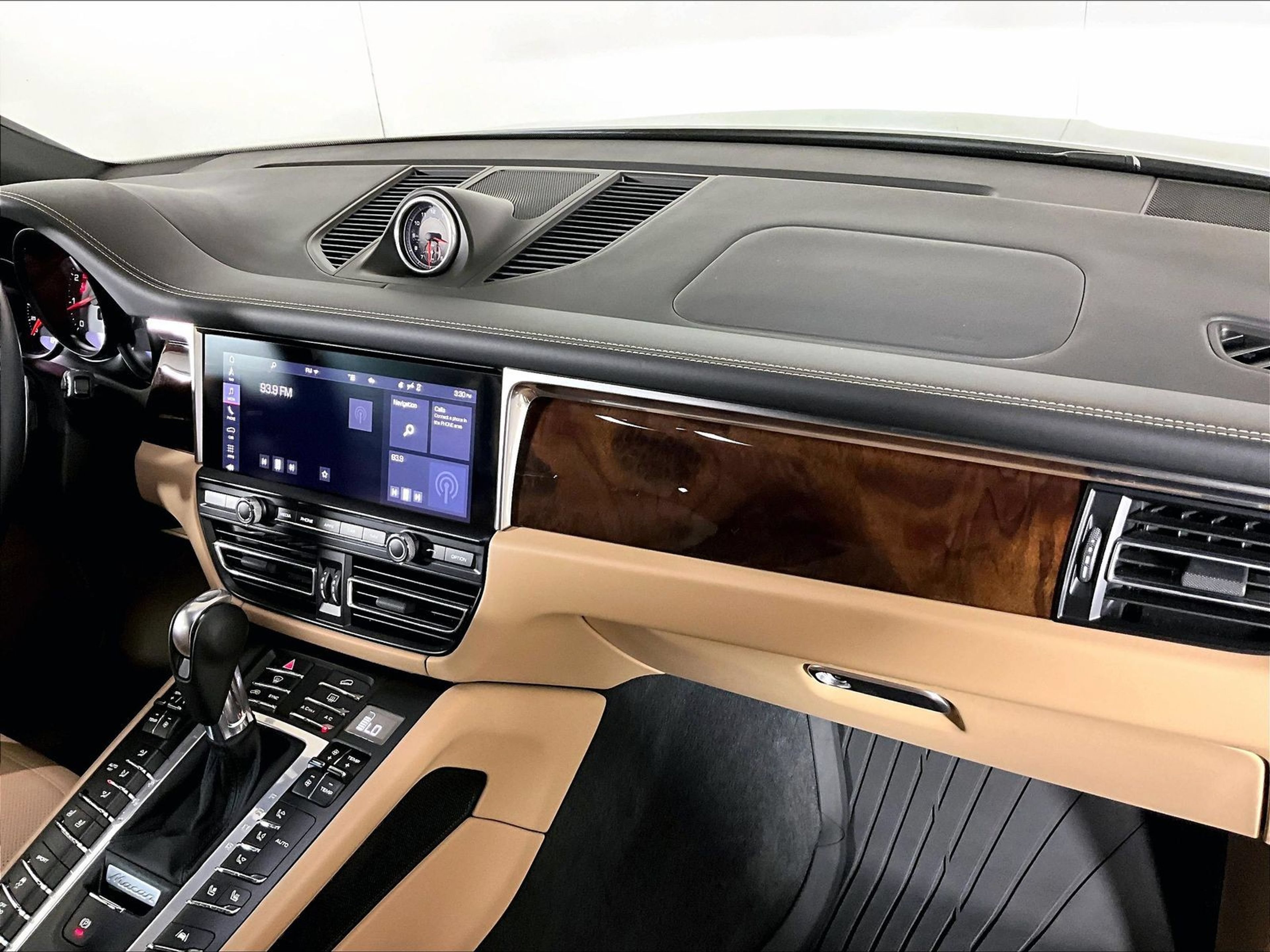 Certified 2021 Porsche Macan S AWD/4WD image 17
