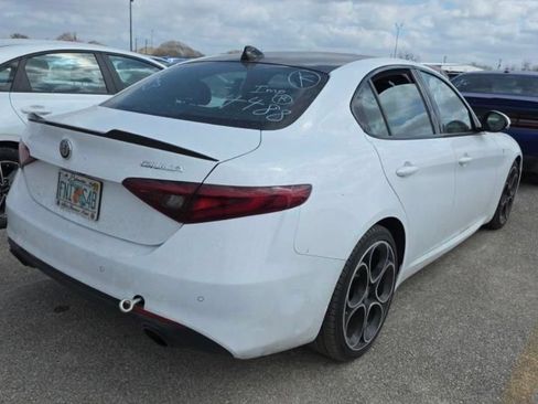 Used 2022 Alfa Romeo Giulia Ti RWD image 4