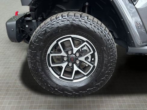 Certified 2025 Jeep Gladiator Rubicon w/ Convenience Group AWD/4WD image 26