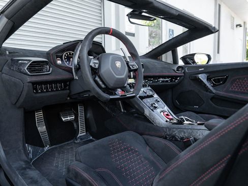 Used 2018 Lamborghini Huracan Performante image 8