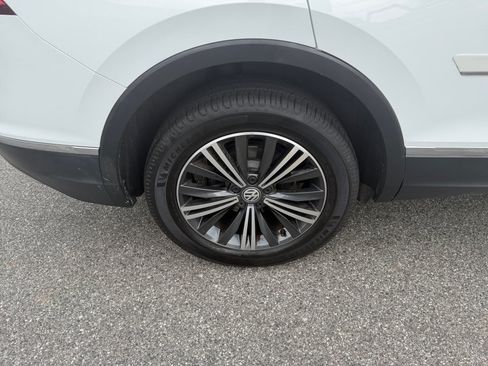 Used 2018 Volkswagen Tiguan SEL AWD/4WD image 27