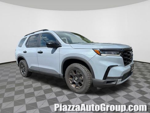 Used 2025 Honda Pilot TrailSport image 1