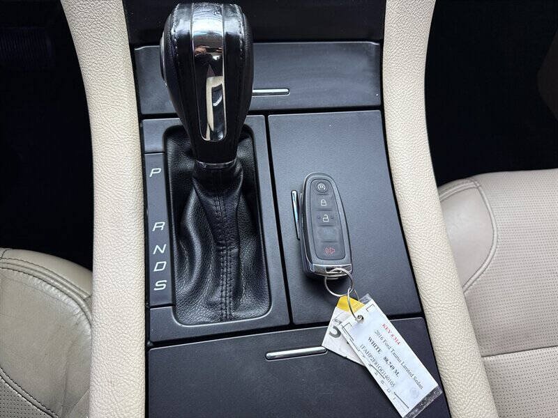 Used 2016 Ford Taurus Limited FWD image 30