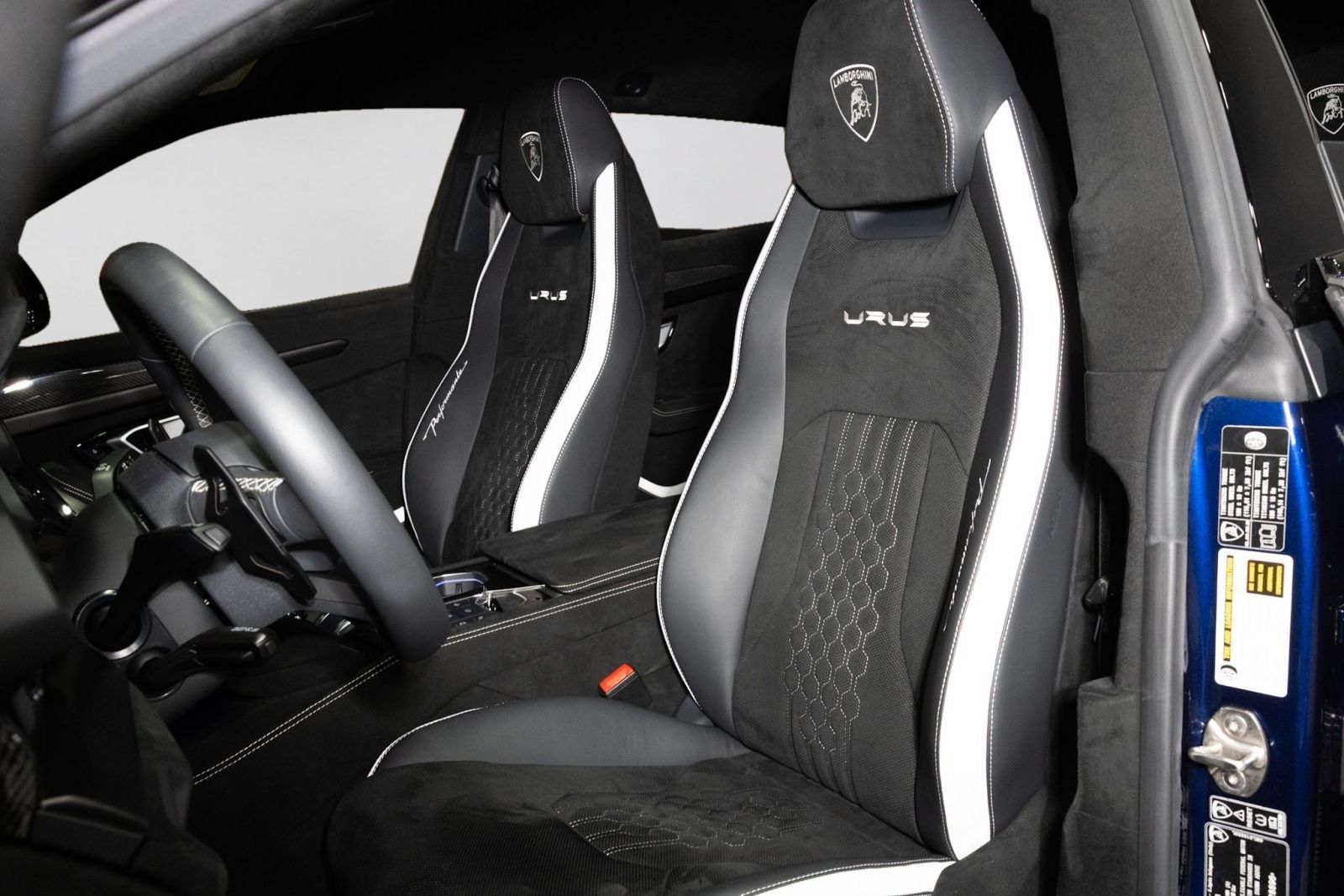 Used 2024 Lamborghini Urus Performante AWD/4WD image 28