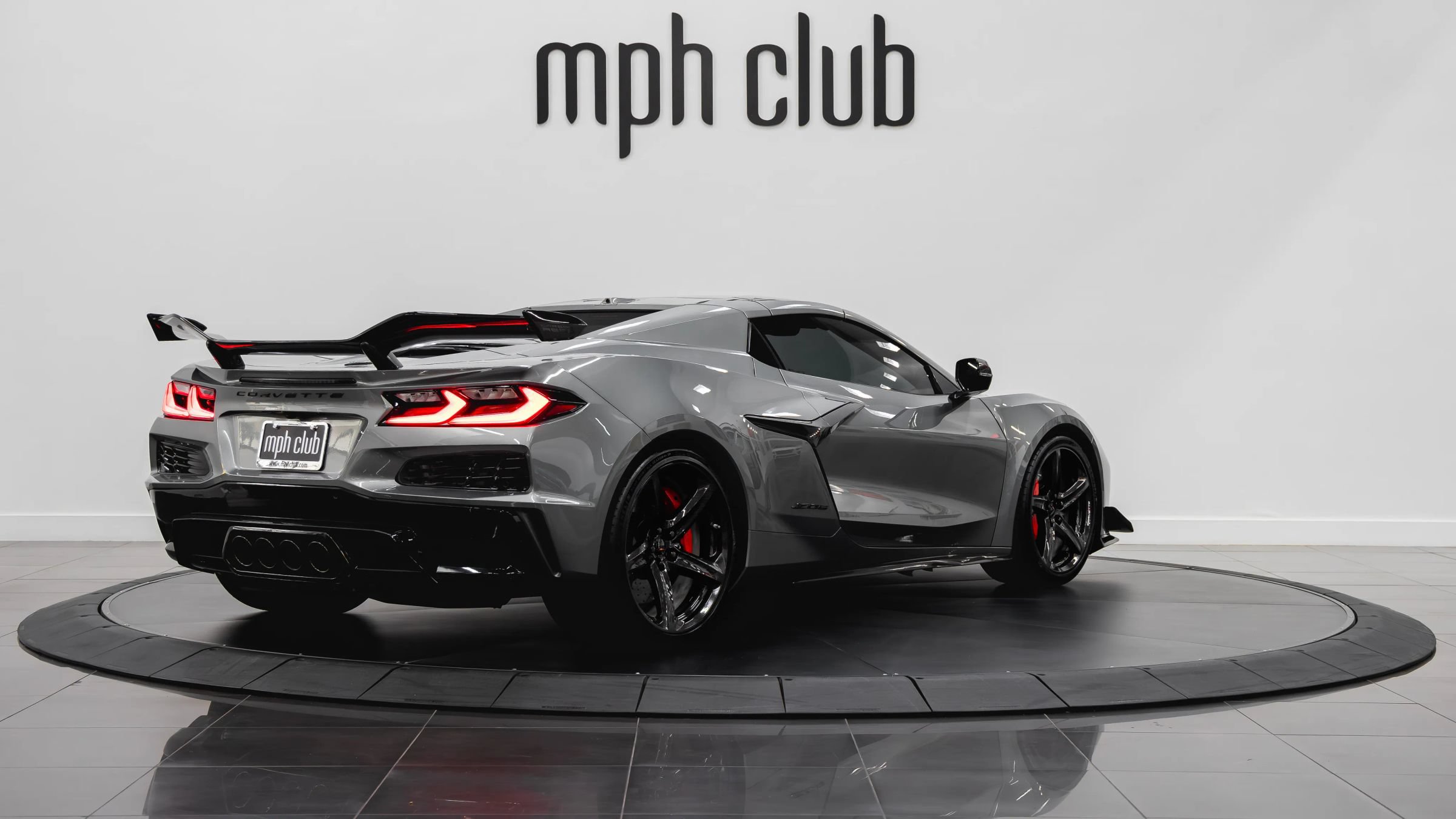 Used 2024 Chevrolet Corvette Z06 w/ Z07 Performance Package RWD image 9