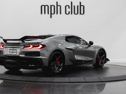 Used 2024 Chevrolet Corvette Z06 w/ Z07 Performance Package RWD image 9