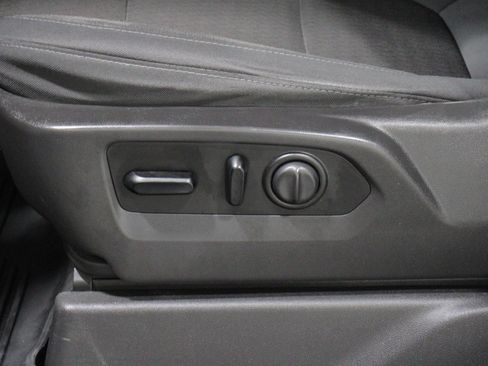 Used 2021 Chevrolet Silverado 1500 LT RWD image 4