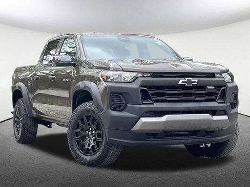 Used 2025 Chevrolet Colorado Trail Boss AWD/4WD image 2