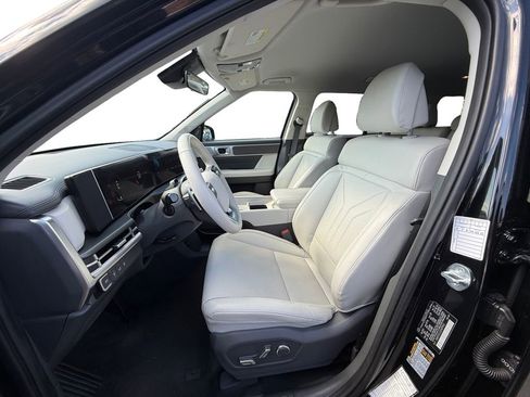 Used 2025 Hyundai Santa Fe SEL AWD/4WD image 9