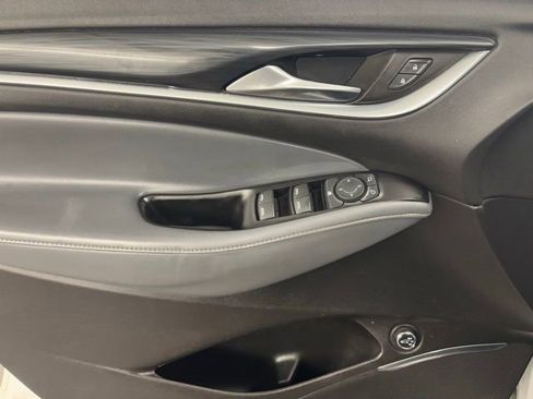 Used 2020 Buick Enclave Essence image 23