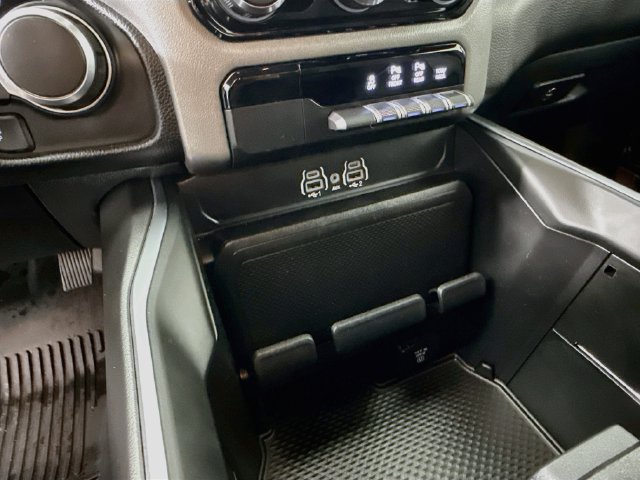 Used 2025 RAM 1500 Big Horn AWD/4WD image 34