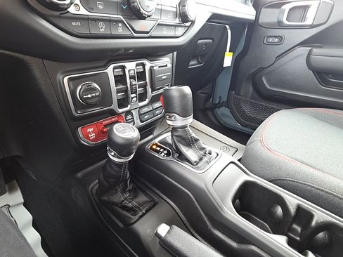 New 2026 Jeep Wrangler Unlimited Rubicon image 17