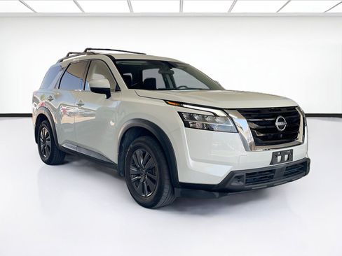 Used 2022 Nissan Pathfinder SV FWD image 3