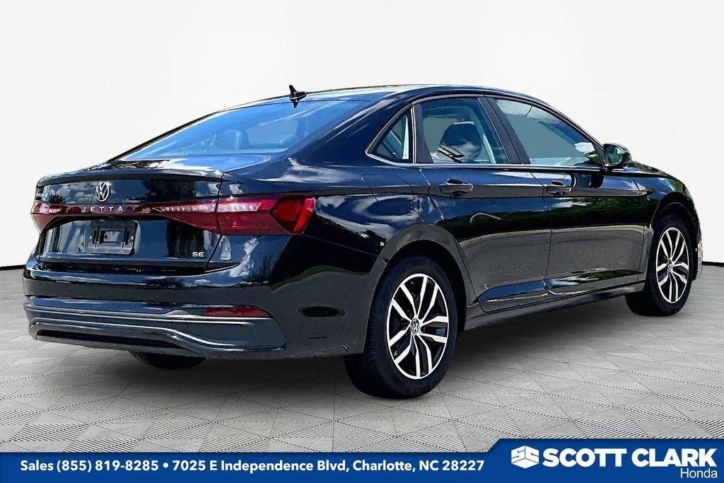 Used 2025 Volkswagen Jetta SE FWD image 3