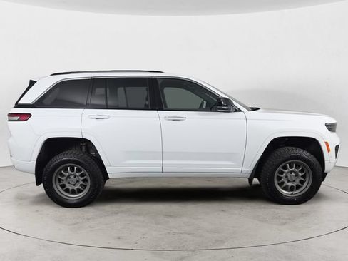 Used 2022 Jeep Grand Cherokee Overland w/ Luxury Tech Group IV AWD/4WD image 4