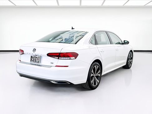 Used 2022 Volkswagen Passat 2.0T SE FWD image 4