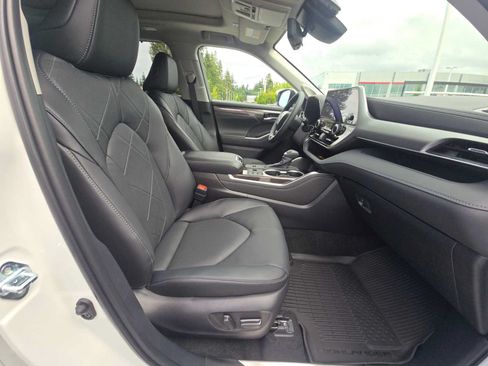 New 2026 Toyota Highlander Platinum AWD/4WD image 11