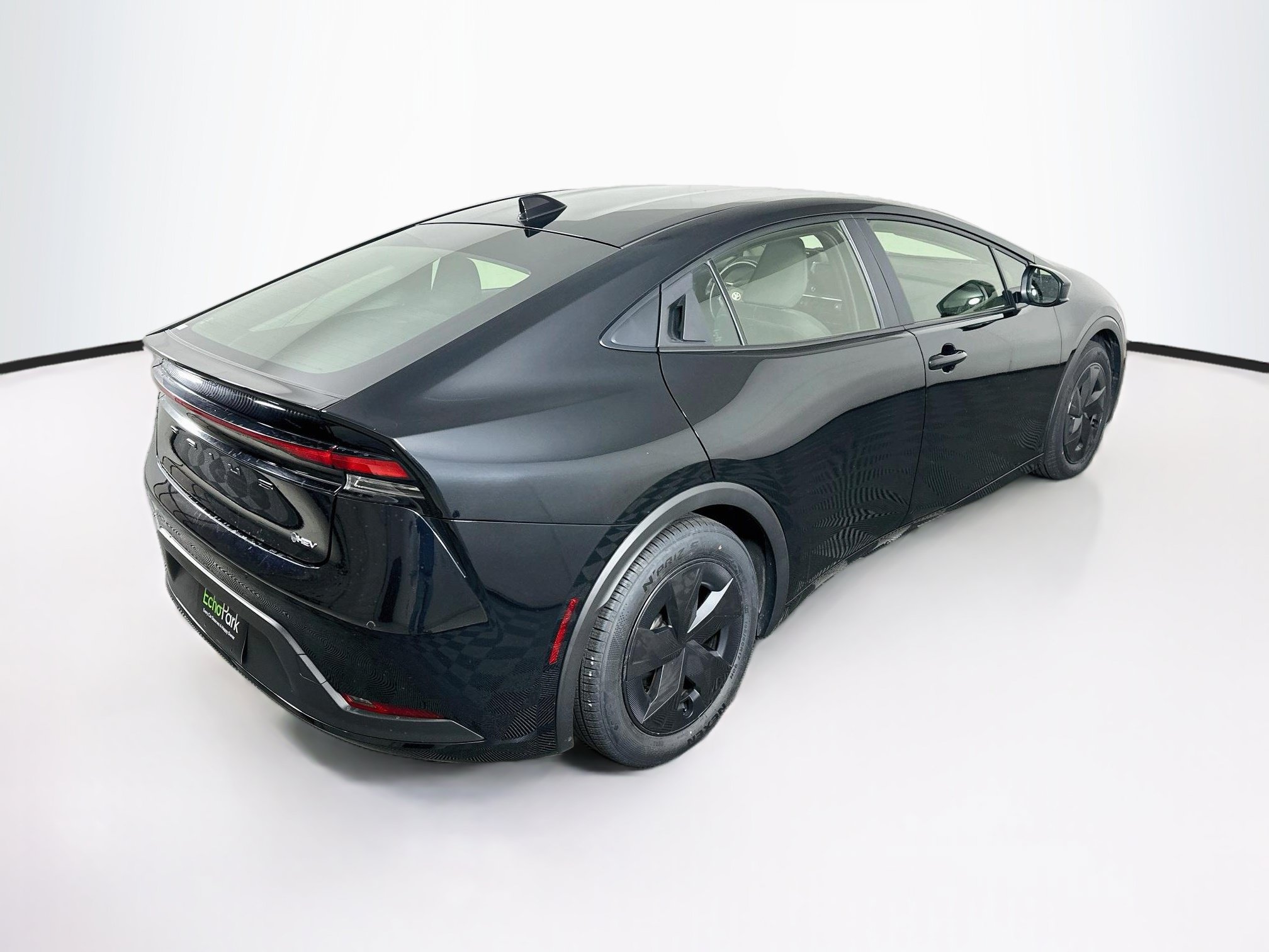 Used 2025 Toyota Prius LE FWD image 9