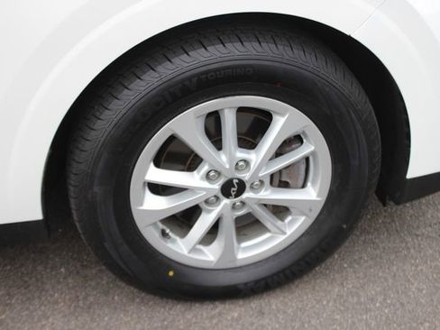 Used 2024 Kia Carnival LX FWD image 33