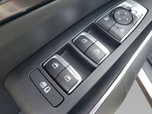 Used 2023 Kia Sorento LX image 19