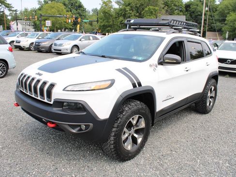 Used 2016 Jeep Cherokee Trailhawk w/ Comfort/Convenience Group AWD/4WD image 2